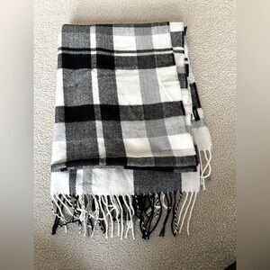 NWOT Reitmans Scarf